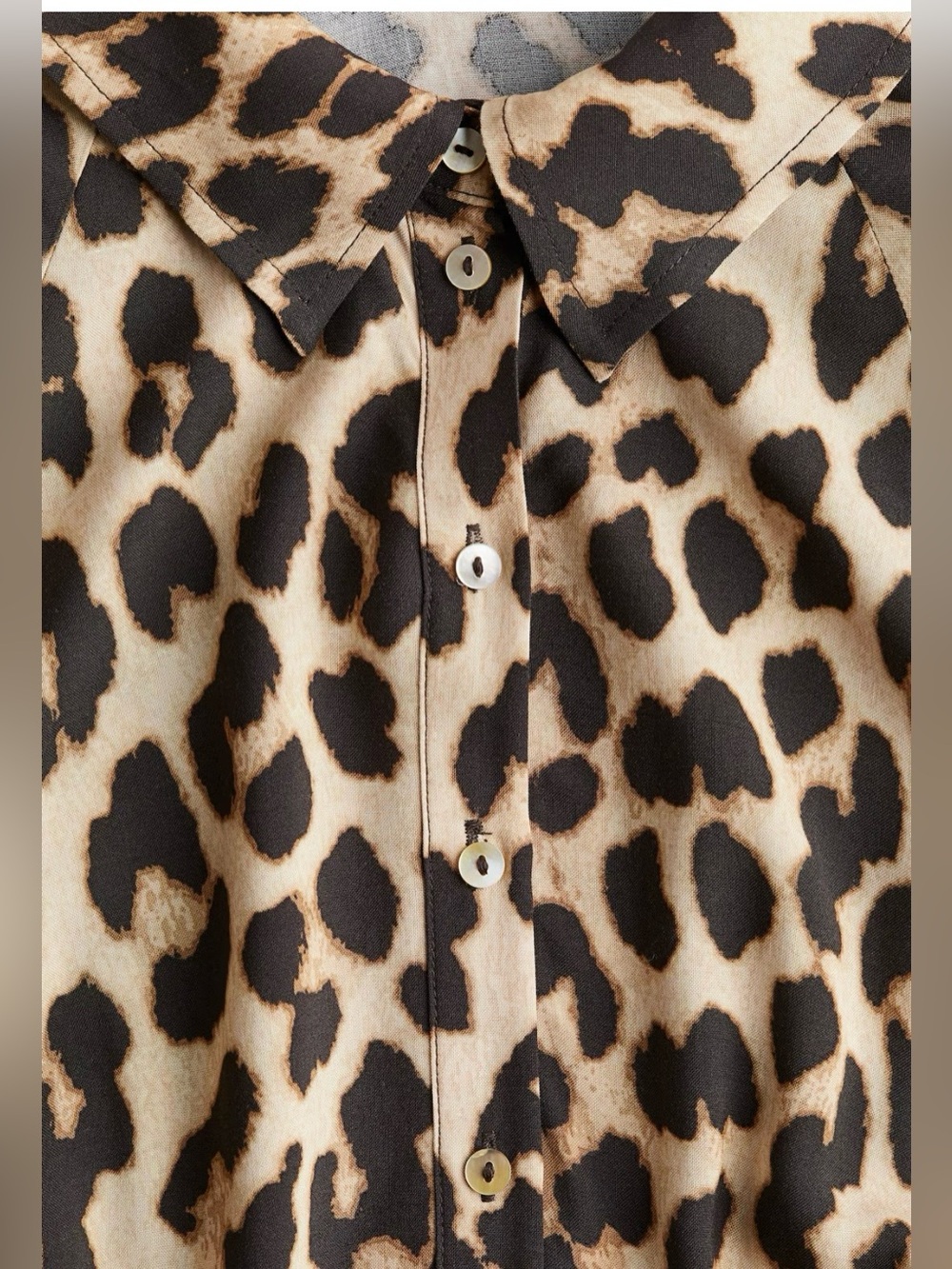 H&M NWT Calf-length dress in woven fabric. Collar, buttons at front. 🤎🖤🤎🖤 - Picture 4 of 5